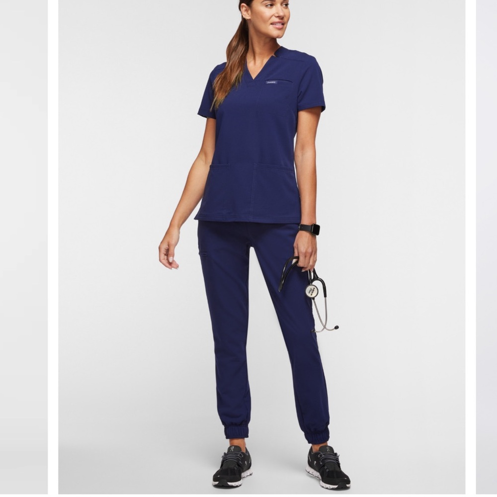 Jaanuu Women’s Scrub Set Size Small in Navy